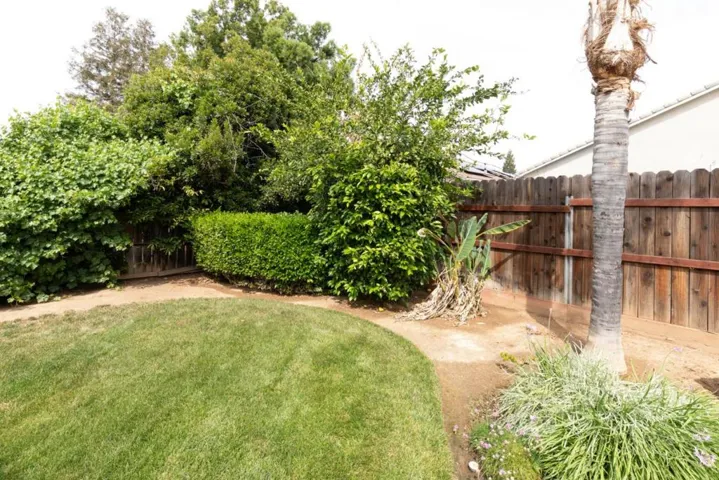 1827 N Joshua Avenue, Clovis, California 93619