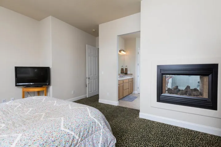 1827 N Joshua Avenue, Clovis, California 93619