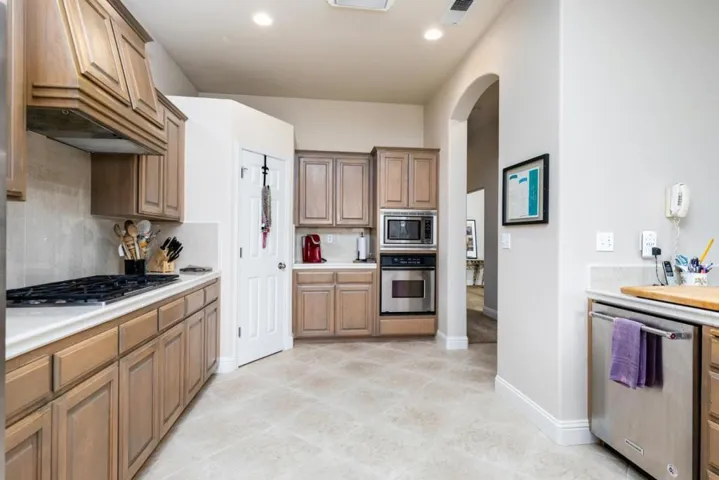 1827 N Joshua Avenue, Clovis, California 93619