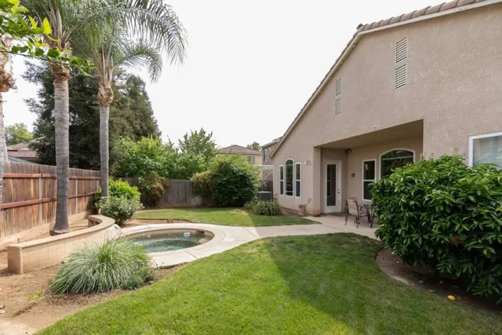 1827 N Joshua Avenue, Clovis, California 93619