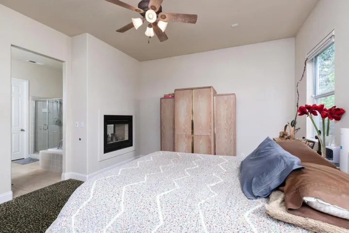 1827 N Joshua Avenue, Clovis, California 93619