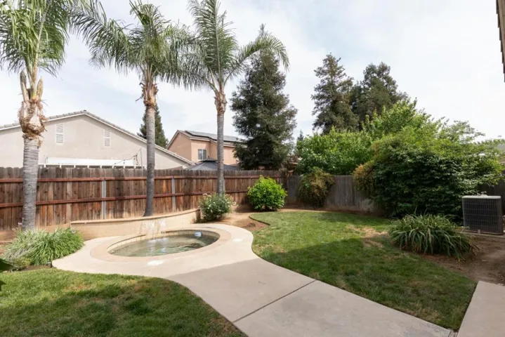 1827 N Joshua Avenue, Clovis, California 93619