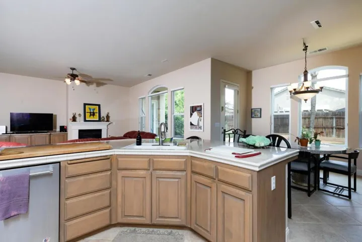 1827 N Joshua Avenue, Clovis, California 93619