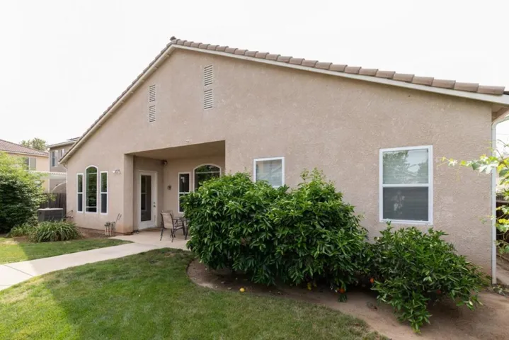 1827 N Joshua Avenue, Clovis, California 93619