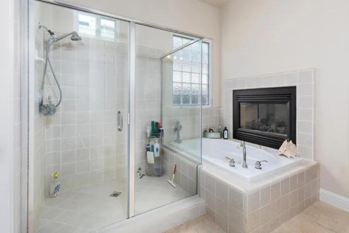 1827 N Joshua Avenue, Clovis, California 93619
