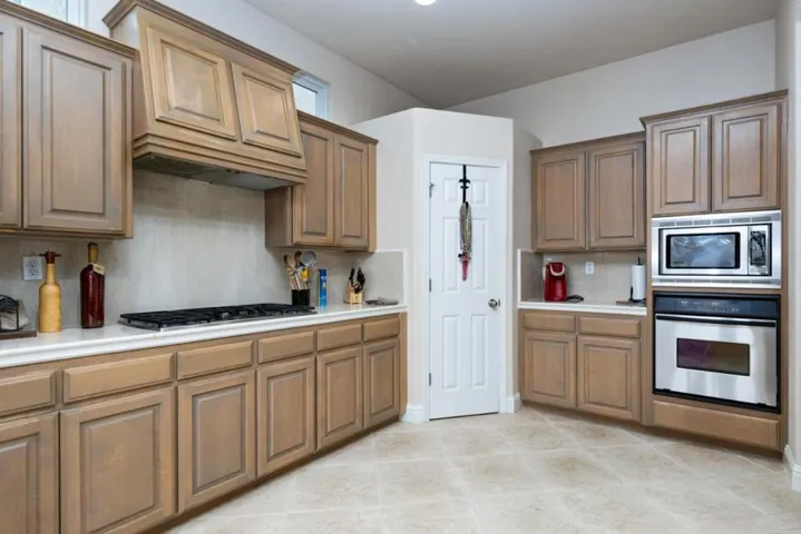 1827 N Joshua Avenue, Clovis, California 93619