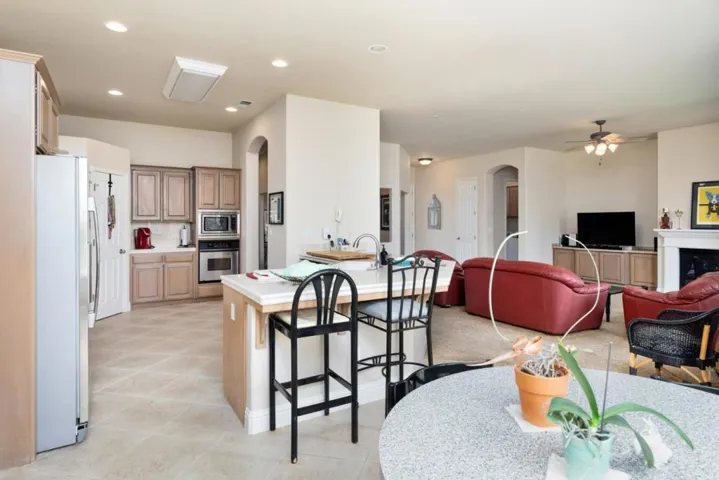 1827 N Joshua Avenue, Clovis, California 93619