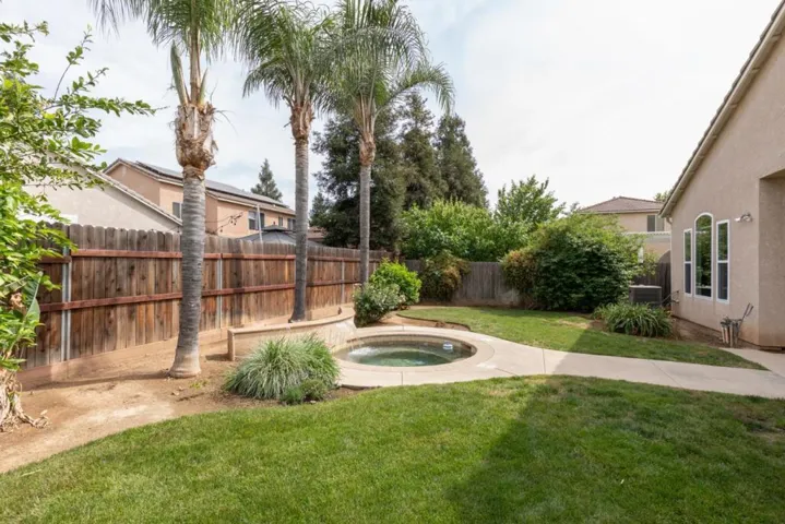 1827 N Joshua Avenue, Clovis, California 93619