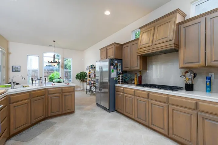 1827 N Joshua Avenue, Clovis, California 93619