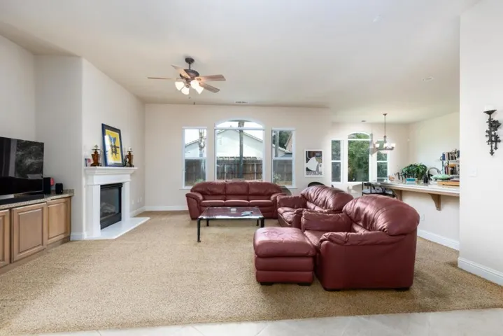 1827 N Joshua Avenue, Clovis, California 93619