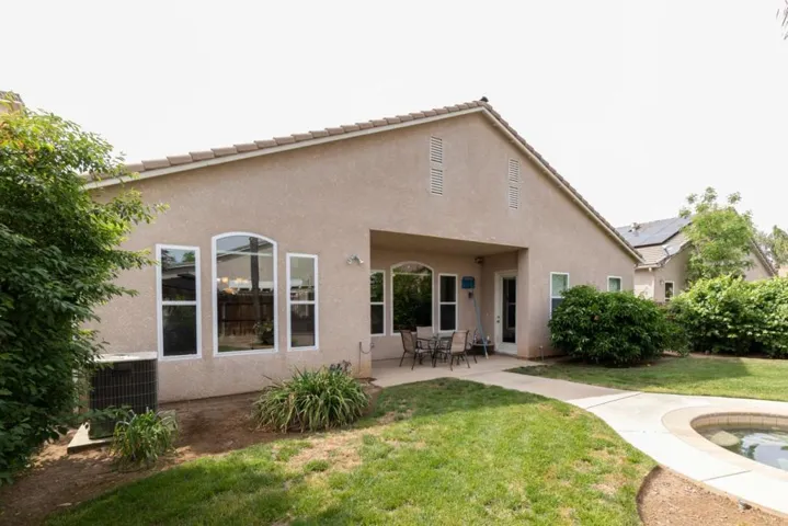 1827 N Joshua Avenue, Clovis, California 93619
