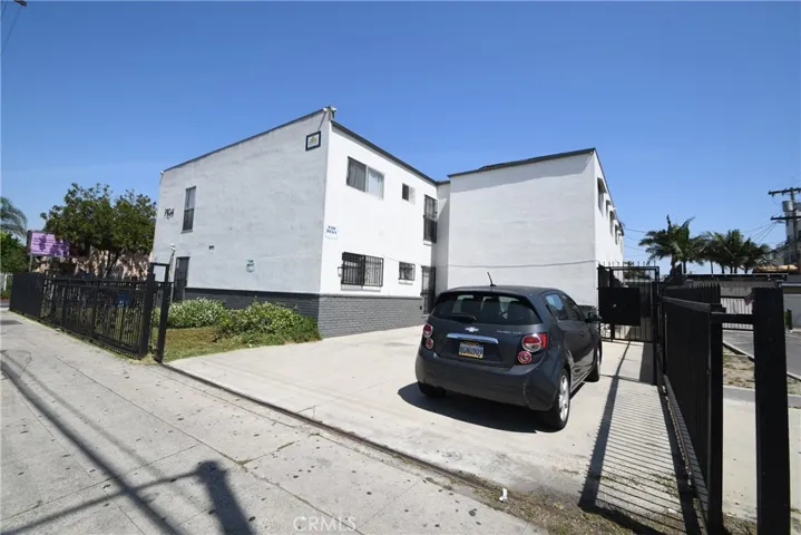 7104 San Pedro, Los Angeles, California 90003
