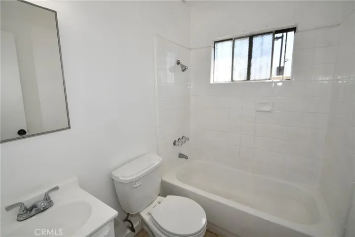 7104 San Pedro, Los Angeles, California 90003