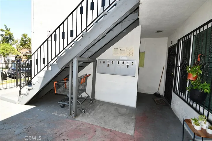 7104 San Pedro, Los Angeles, California 90003