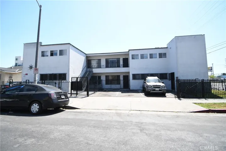 7104 San Pedro, Los Angeles, California 90003