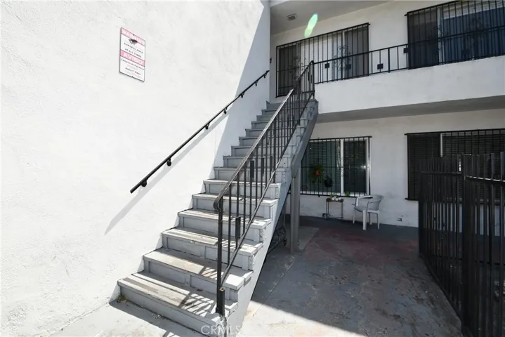7104 San Pedro, Los Angeles, California 90003