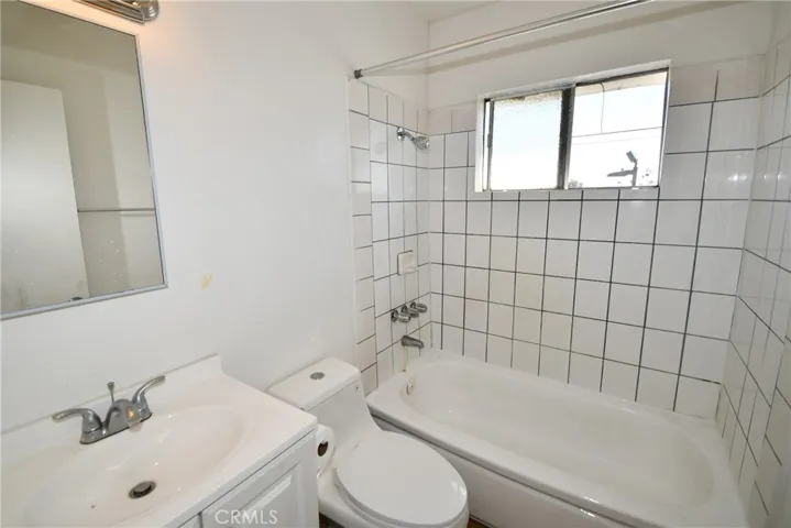 7104 San Pedro, Los Angeles, California 90003