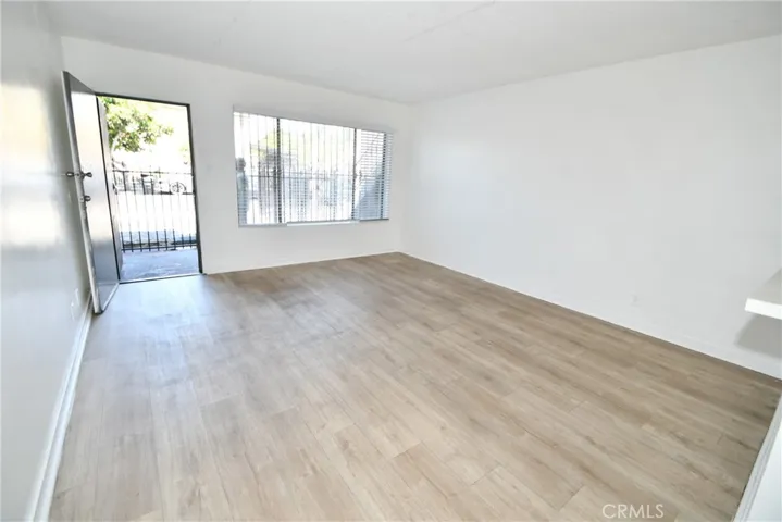 7104 San Pedro, Los Angeles, California 90003