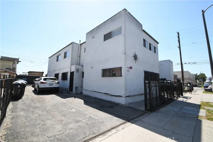 7104 San Pedro, Los Angeles, California 90003
