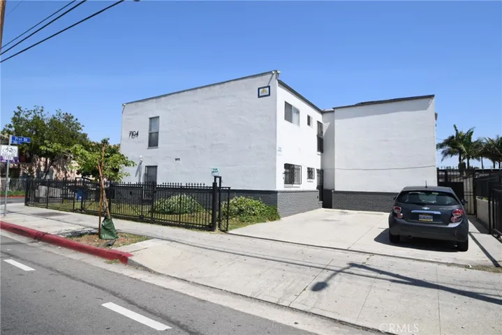 7104 San Pedro, Los Angeles, California 90003