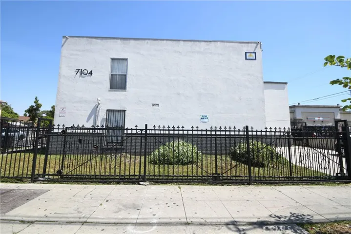 7104 San Pedro, Los Angeles, California 90003