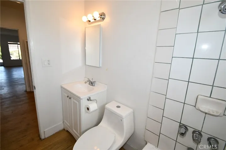 7104 San Pedro, Los Angeles, California 90003