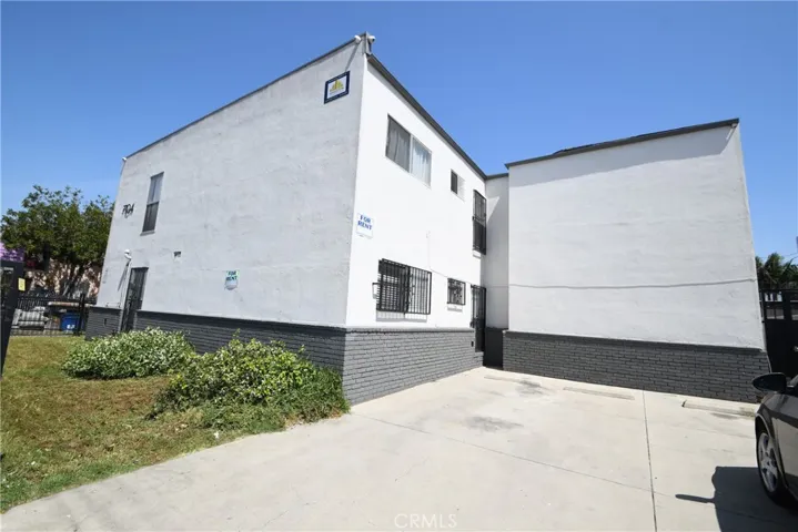 7104 San Pedro, Los Angeles, California 90003