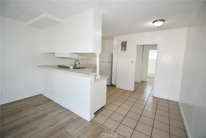 7104 San Pedro, Los Angeles, California 90003