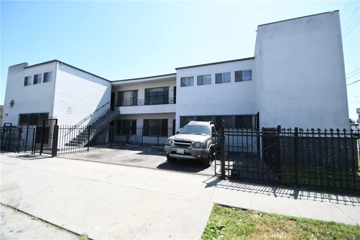 7104 San Pedro, Los Angeles, California 90003
