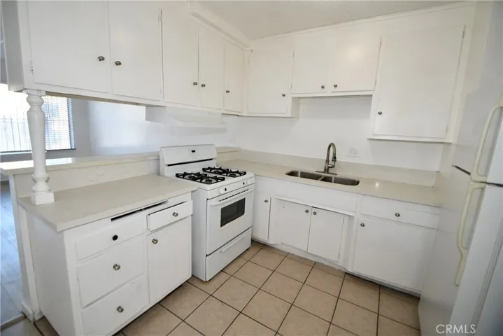 7104 San Pedro, Los Angeles, California 90003