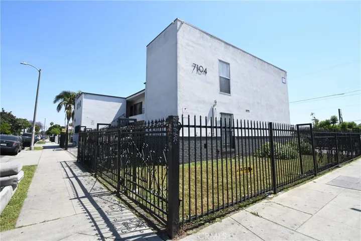 7104 San Pedro, Los Angeles, California 90003