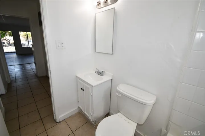 7104 San Pedro, Los Angeles, California 90003