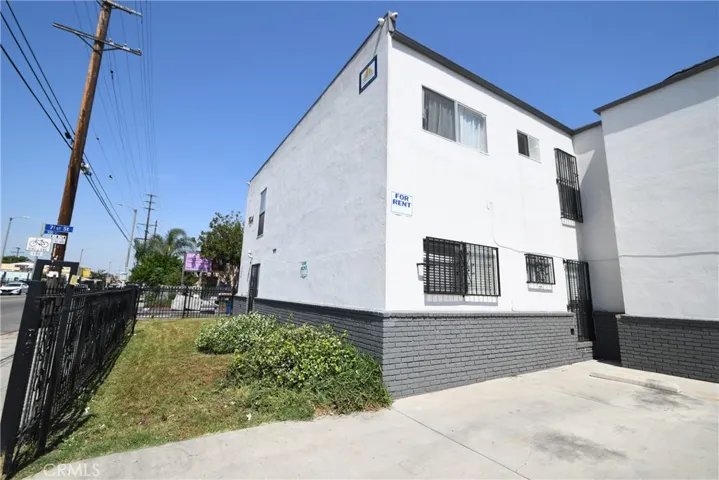 7104 San Pedro, Los Angeles, California 90003