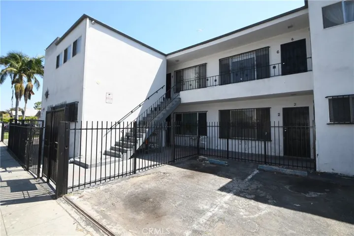 7104 San Pedro, Los Angeles, California 90003