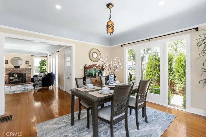 1710 N Los Robles, Pasadena, California 91104