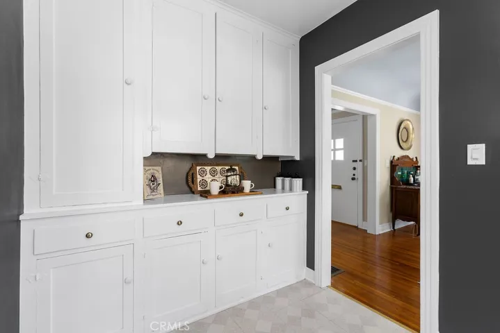 1710 N Los Robles, Pasadena, California 91104