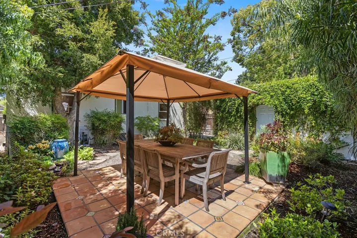 1710 N Los Robles, Pasadena, California 91104