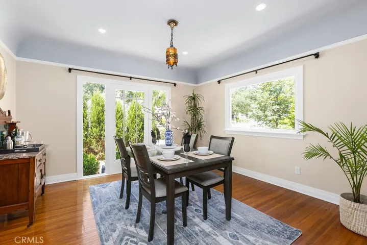 1710 N Los Robles, Pasadena, California 91104