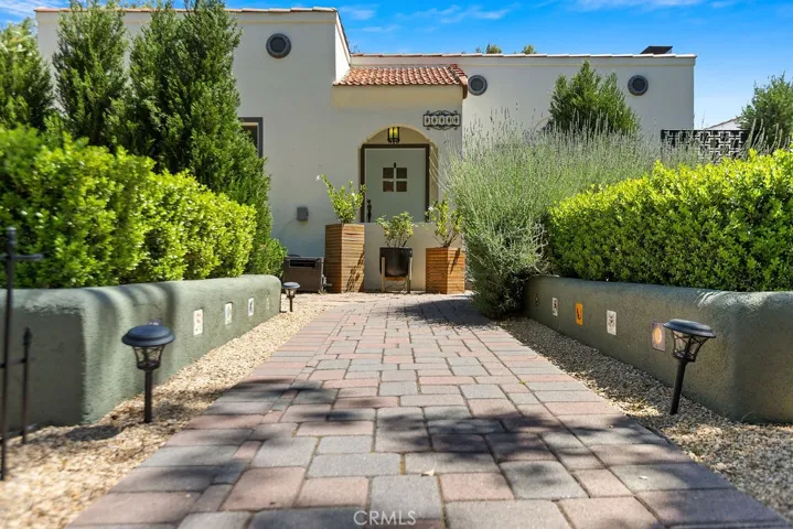 1710 N Los Robles, Pasadena, California 91104