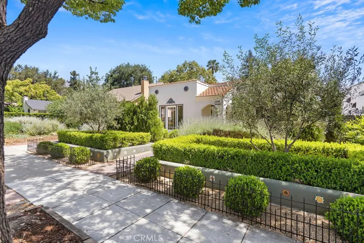 1710 N Los Robles, Pasadena, California 91104