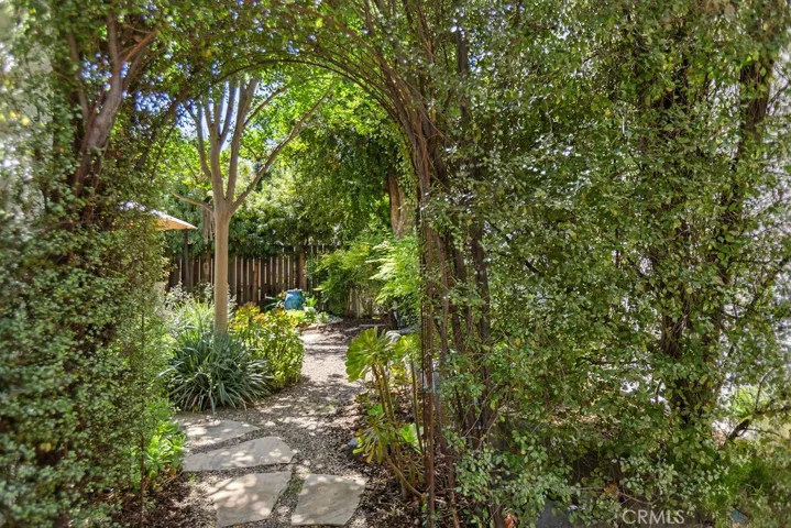 1710 N Los Robles, Pasadena, California 91104