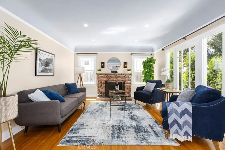 1710 N Los Robles, Pasadena, California 91104