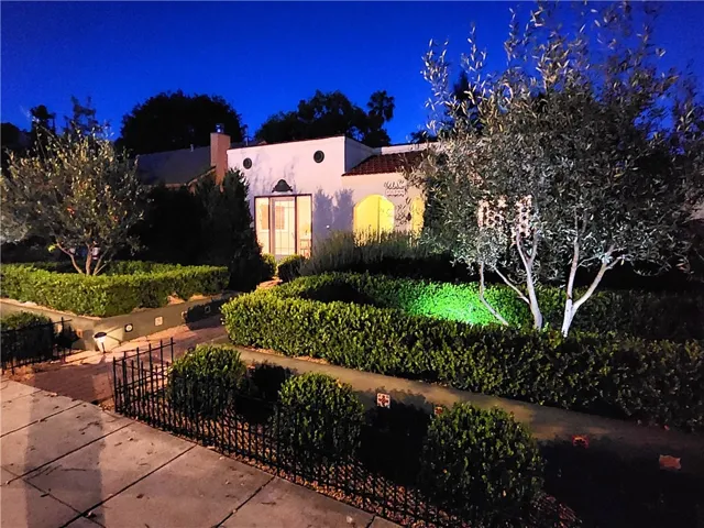 1710 N Los Robles, Pasadena, California 91104
