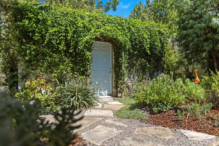 1710 N Los Robles, Pasadena, California 91104