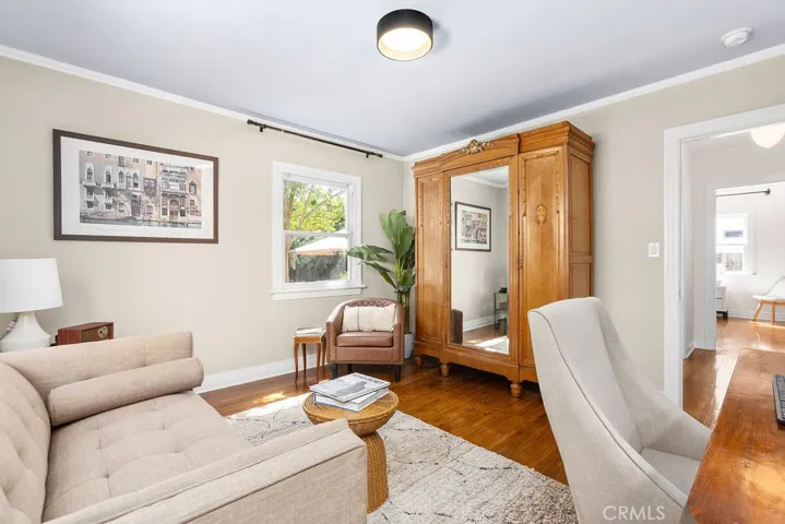 1710 N Los Robles, Pasadena, California 91104