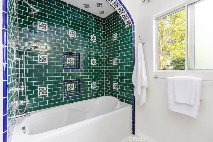 1710 N Los Robles, Pasadena, California 91104