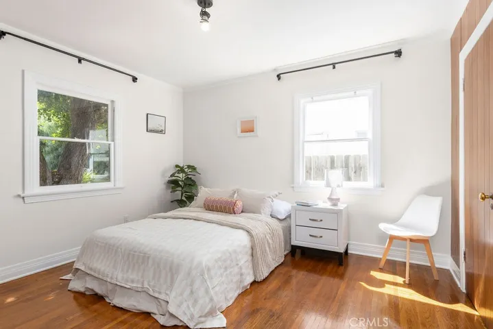 1710 N Los Robles, Pasadena, California 91104