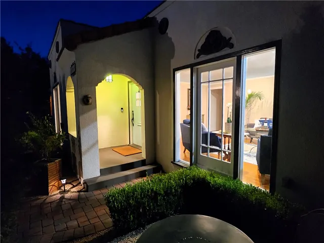 1710 N Los Robles, Pasadena, California 91104