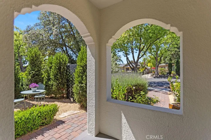 1710 N Los Robles, Pasadena, California 91104