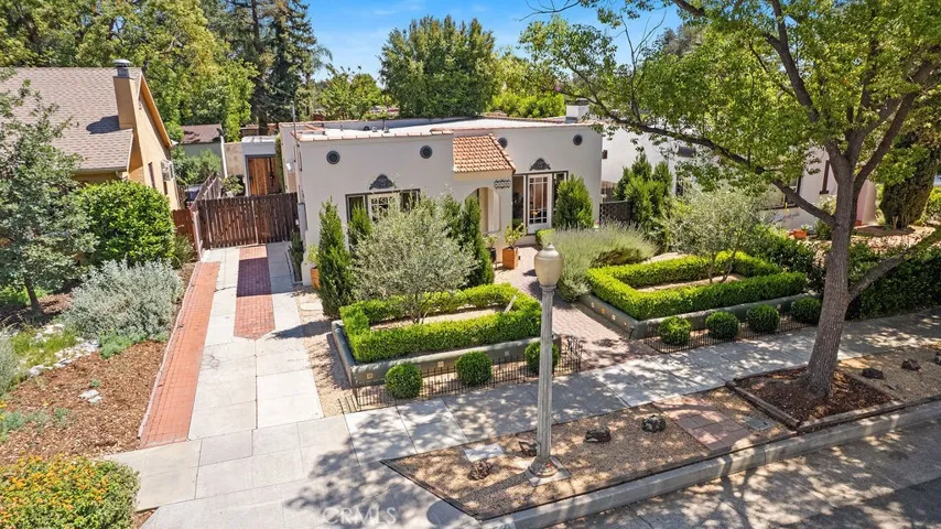 1710 N Los Robles, Pasadena, California 91104